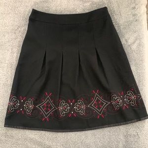 Ann Taylor Loft Pleated Skirt Satin Trim with Black and Red Floral Stitching 4P